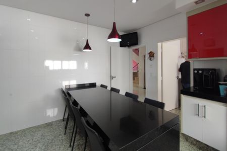 Casa de condomínio para alugar com 560m², 5 quartos e 8 vagasCozinha