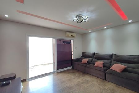 Casa de condomínio para alugar com 560m², 5 quartos e 8 vagasSala de TV