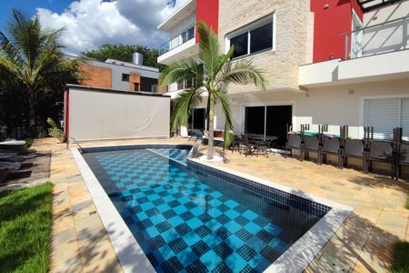Casa de condomínio para alugar com 560m², 5 quartos e 8 vagasQuintal - Piscina