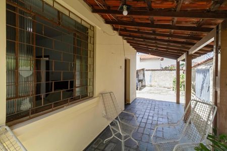 Casa à venda com 171m², 3 quartos e 5 vagas Casa à venda com 171m², 3 quartos e 5 vagasVaranda