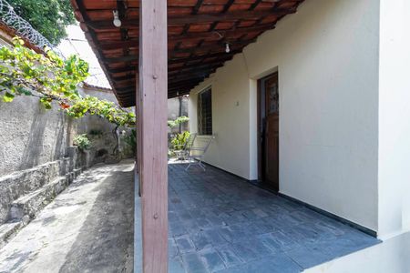 Casa à venda com 171m², 3 quartos e 5 vagas Casa à venda com 171m², 3 quartos e 5 vagasVaranda