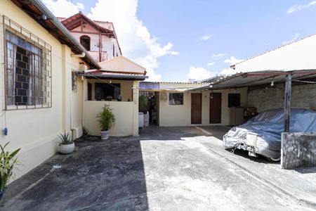 Casa à venda com 171m², 3 quartos e 5 vagas Casa à venda com 171m², 3 quartos e 5 vagasQuintal