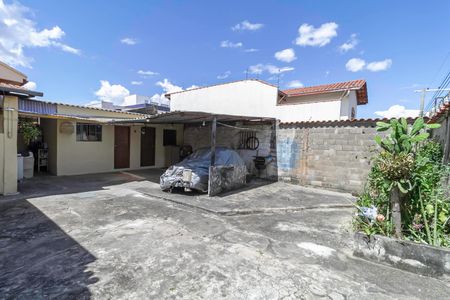 Casa à venda com 171m², 3 quartos e 5 vagas Casa à venda com 171m², 3 quartos e 5 vagasQuintal