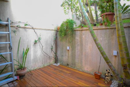 Casa à venda com 133m², 3 quartos e 2 vagas Casa à venda com 133m², 3 quartos e 2 vagasVaranda