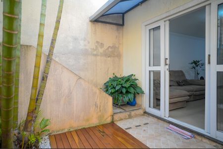 Casa à venda com 133m², 3 quartos e 2 vagas Casa à venda com 133m², 3 quartos e 2 vagasVaranda