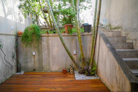 Casa à venda com 133m², 3 quartos e 2 vagas Casa à venda com 133m², 3 quartos e 2 vagasVaranda