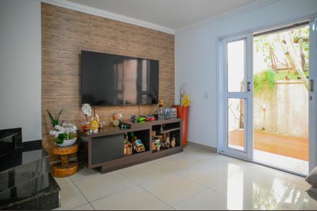 Casa à venda com 133m², 3 quartos e 2 vagas Casa à venda com 133m², 3 quartos e 2 vagasSala