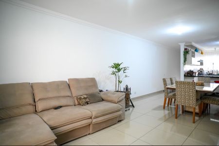 Casa à venda com 133m², 3 quartos e 2 vagas Casa à venda com 133m², 3 quartos e 2 vagasSala