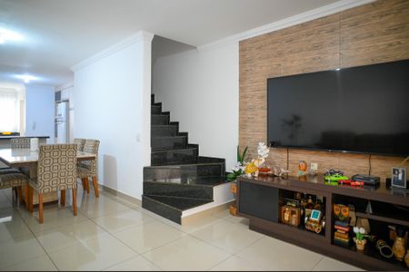 Casa à venda com 133m², 3 quartos e 2 vagas Casa à venda com 133m², 3 quartos e 2 vagasSala