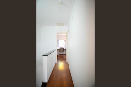 Casa à venda com 133m², 3 quartos e 2 vagas Casa à venda com 133m², 3 quartos e 2 vagasCorredor