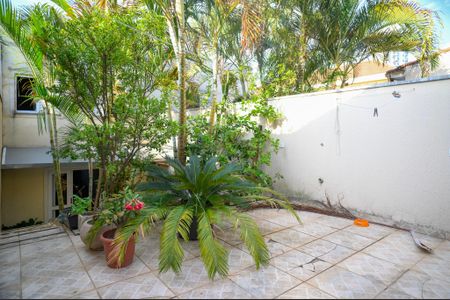 Casa à venda com 133m², 3 quartos e 2 vagas Casa à venda com 133m², 3 quartos e 2 vagasQuintal