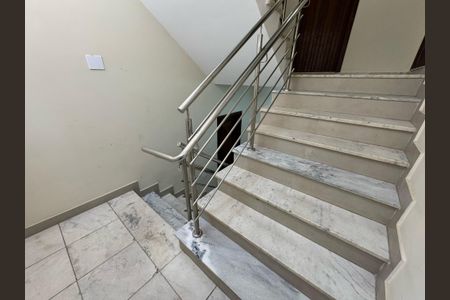 Apartamento à venda com 115m², 3 quartos e 1 vagaEscada