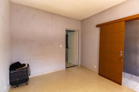Casa à venda com 205m², 4 quartos e 2 vagas Casa à venda com 205m², 4 quartos e 2 vagasSala