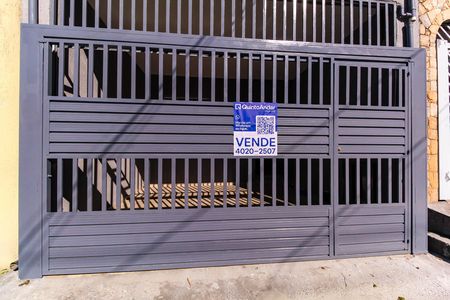 Casa à venda com 205m², 4 quartos e 2 vagas Casa à venda com 205m², 4 quartos e 2 vagasFachada