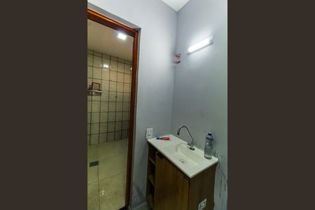 Casa à venda com 205m², 4 quartos e 2 vagas Casa à venda com 205m², 4 quartos e 2 vagasCasa 2 - Banheiro social