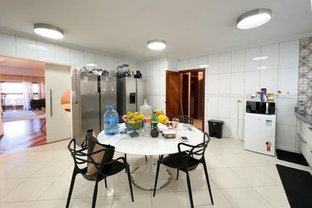 Apartamento à venda com 210m², 4 quartos e 4 vagasCozinha