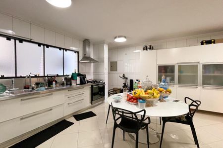 Apartamento à venda com 210m², 4 quartos e 4 vagasCozinha