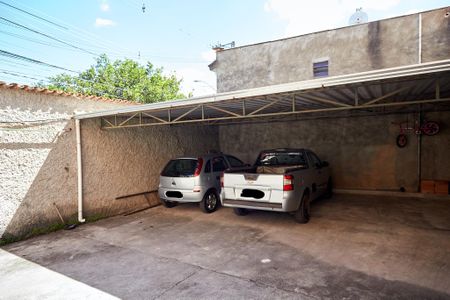Casa à venda com 360m², 3 quartos e 4 vagas Casa à venda com 360m², 3 quartos e 4 vagasGaragem