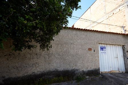 Casa à venda com 360m², 3 quartos e 4 vagas Casa à venda com 360m², 3 quartos e 4 vagasFachada