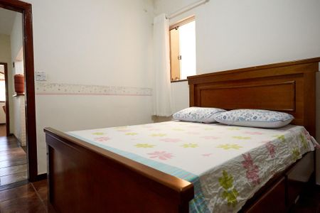 Casa à venda com 360m², 3 quartos e 4 vagas Casa à venda com 360m², 3 quartos e 4 vagasQuarto 2