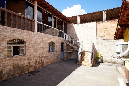 Casa à venda com 360m², 3 quartos e 4 vagas Casa à venda com 360m², 3 quartos e 4 vagasQuintal