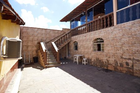 Casa à venda com 360m², 3 quartos e 4 vagas Casa à venda com 360m², 3 quartos e 4 vagasQuintal