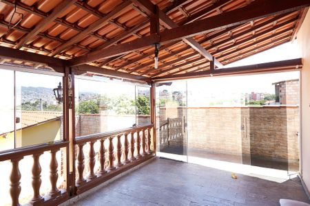 Casa à venda com 360m², 3 quartos e 4 vagas Casa à venda com 360m², 3 quartos e 4 vagasVista da Varanda Quarto