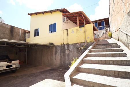 Casa à venda com 360m², 3 quartos e 4 vagas Casa à venda com 360m², 3 quartos e 4 vagasGaragem