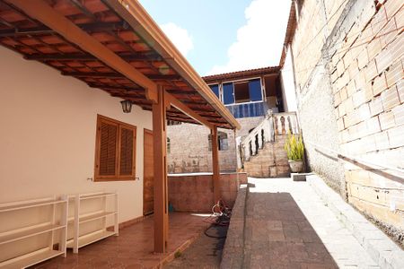 Casa à venda com 360m², 3 quartos e 4 vagas Casa à venda com 360m², 3 quartos e 4 vagasQuintal