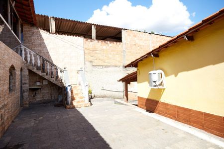 Casa à venda com 360m², 3 quartos e 4 vagas Casa à venda com 360m², 3 quartos e 4 vagasQuintal