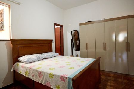 Casa à venda com 360m², 3 quartos e 4 vagas Casa à venda com 360m², 3 quartos e 4 vagasQuarto 2