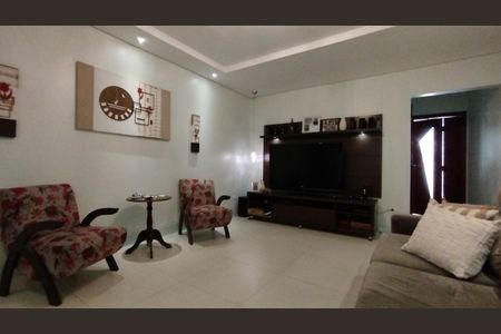 Casa à venda com 180m², 3 quartos e 2 vagasSala