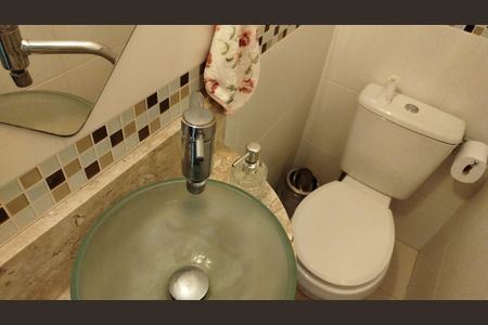 Casa à venda com 180m², 3 quartos e 2 vagasBanheiro 3 - lavabo