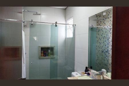 Casa à venda com 180m², 3 quartos e 2 vagasBanheiro 1 - suite