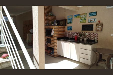 Casa à venda com 180m², 3 quartos e 2 vagasQuintal