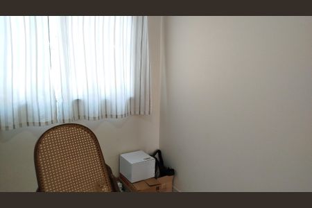 Casa à venda com 180m², 3 quartos e 2 vagasQuarto 3 - escritório nos fundos