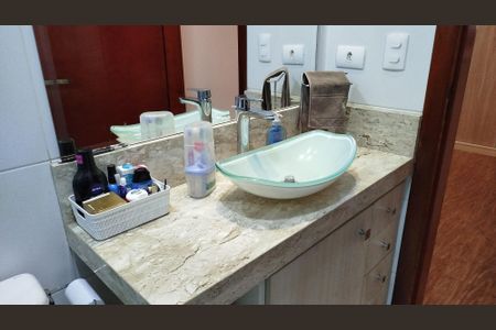 Casa à venda com 180m², 3 quartos e 2 vagasBanheiro 1 - suite