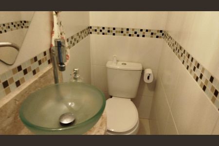 Casa à venda com 180m², 3 quartos e 2 vagasBanheiro 3 - lavabo