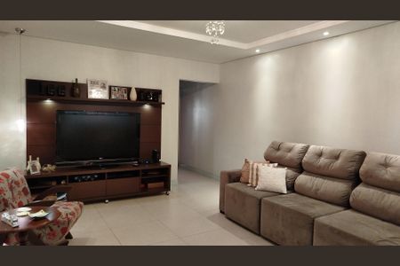 Casa à venda com 180m², 3 quartos e 2 vagasSala