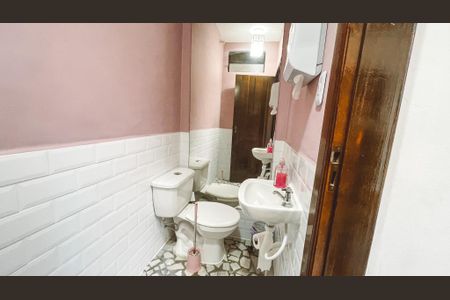 Casa à venda com 266m², 4 quartos e 3 vagasBanheiro de serviço