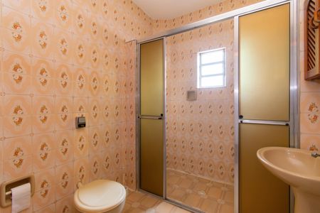 Casa à venda com 130m², 3 quartos e 2 vagasBanheiro