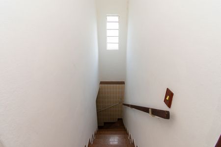 Casa à venda com 130m², 3 quartos e 2 vagasEscada