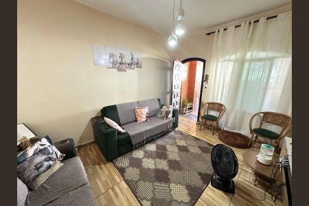 Casa à venda com 126m², 3 quartos e 1 vagaSala de estar