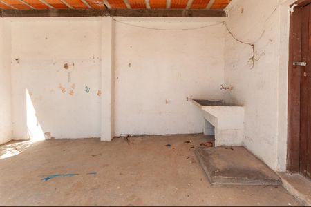 Casa à venda com 160m², 4 quartos e 1 vagaÁrea de Serviço 2