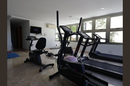 Apartamento à venda com 228m², 3 quartos e 6 vagasÁrea comum - Academia