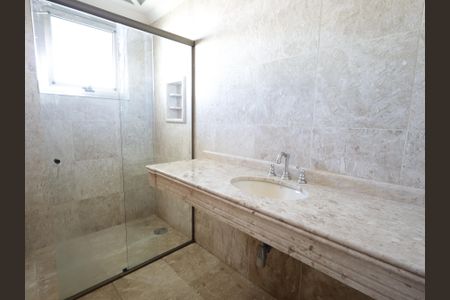 Apartamento à venda com 228m², 3 quartos e 6 vagasBanheiro da Suíte 1