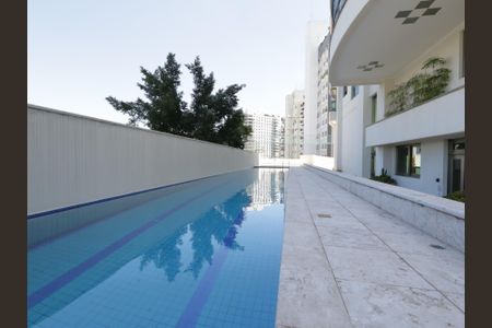 Apartamento à venda com 228m², 3 quartos e 6 vagasÁrea comum - Piscina