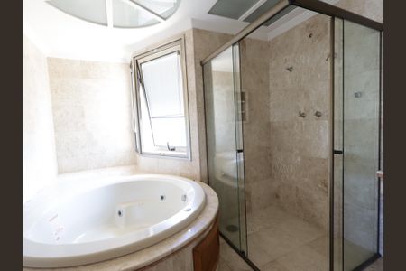 Apartamento à venda com 228m², 3 quartos e 6 vagasBanheiro da Suíte