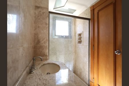 Apartamento à venda com 228m², 3 quartos e 6 vagasBanheiro da Suíte 2