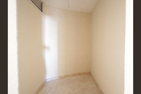 Apartamento à venda com 228m², 3 quartos e 6 vagasQuarto de Serviço